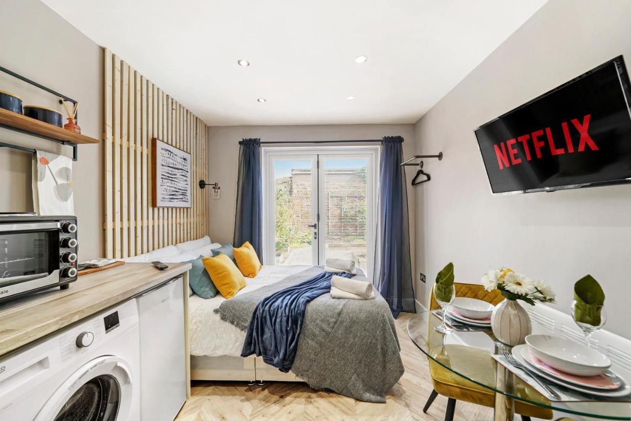 Cosy Heathrow Studios - Parking - Garden Лондон Екстериор снимка
