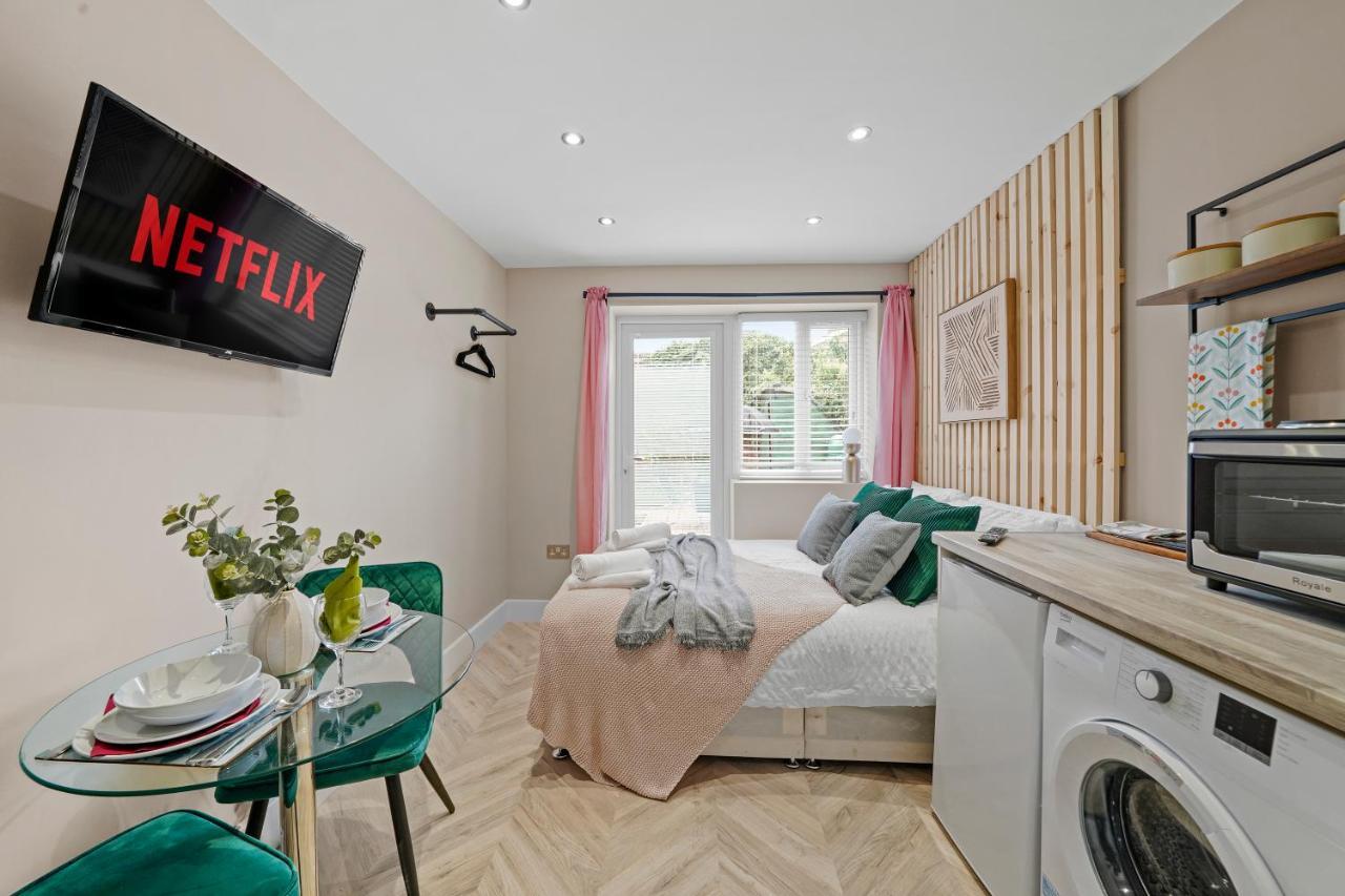 Cosy Heathrow Studios - Parking - Garden Лондон Екстериор снимка