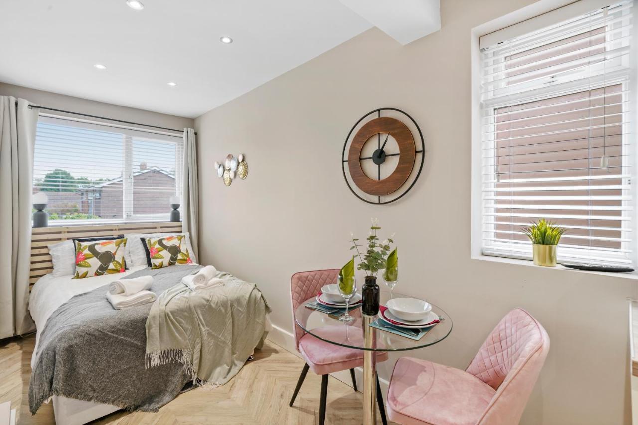 Cosy Heathrow Studios - Parking - Garden Лондон Екстериор снимка