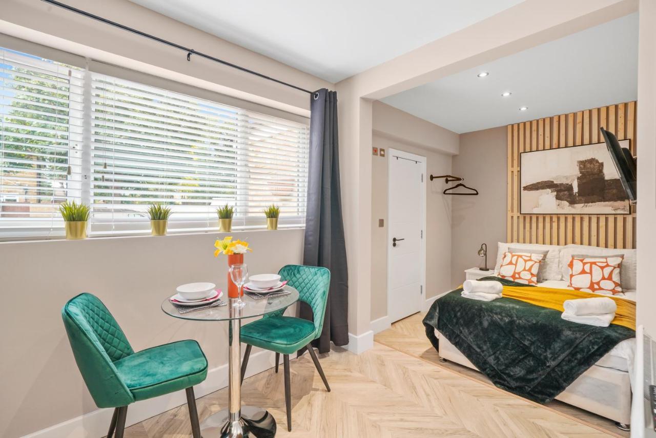 Cosy Heathrow Studios - Parking - Garden Лондон Екстериор снимка