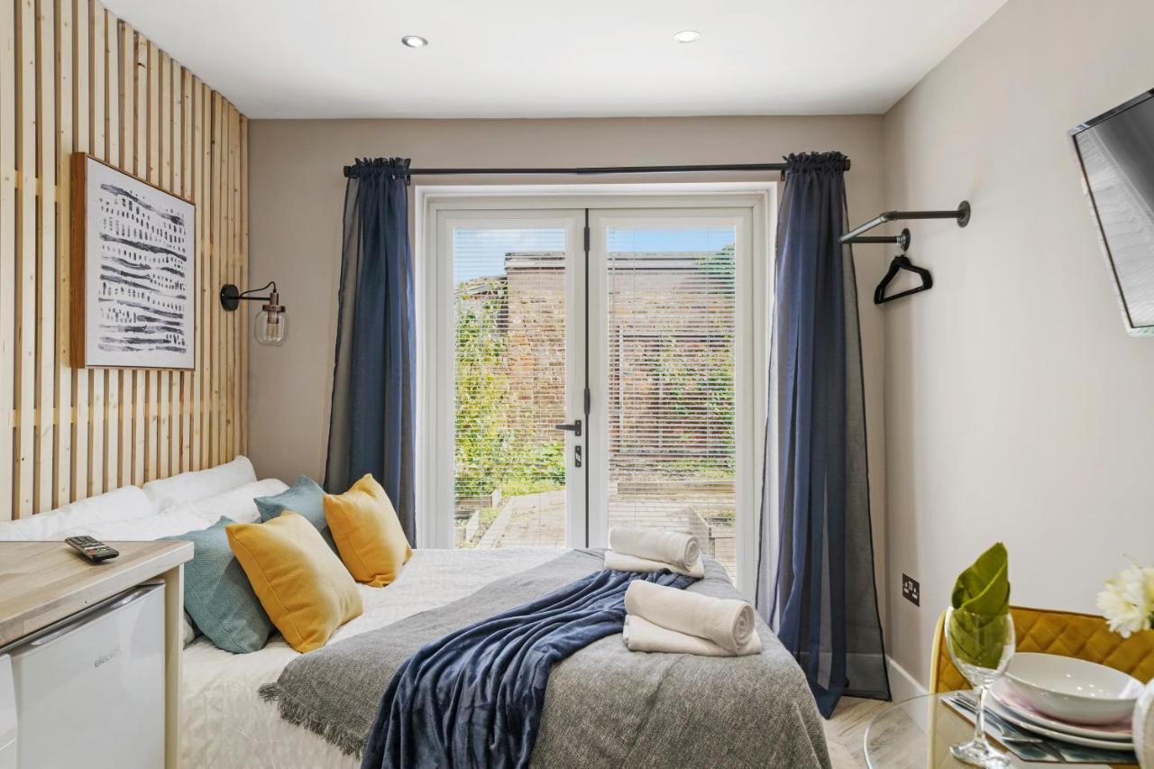 Cosy Heathrow Studios - Parking - Garden Лондон Екстериор снимка