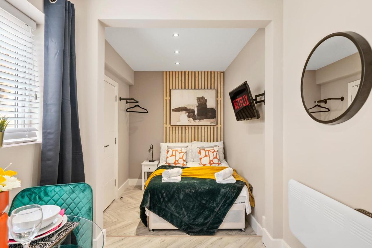 Cosy Heathrow Studios - Parking - Garden Лондон Екстериор снимка