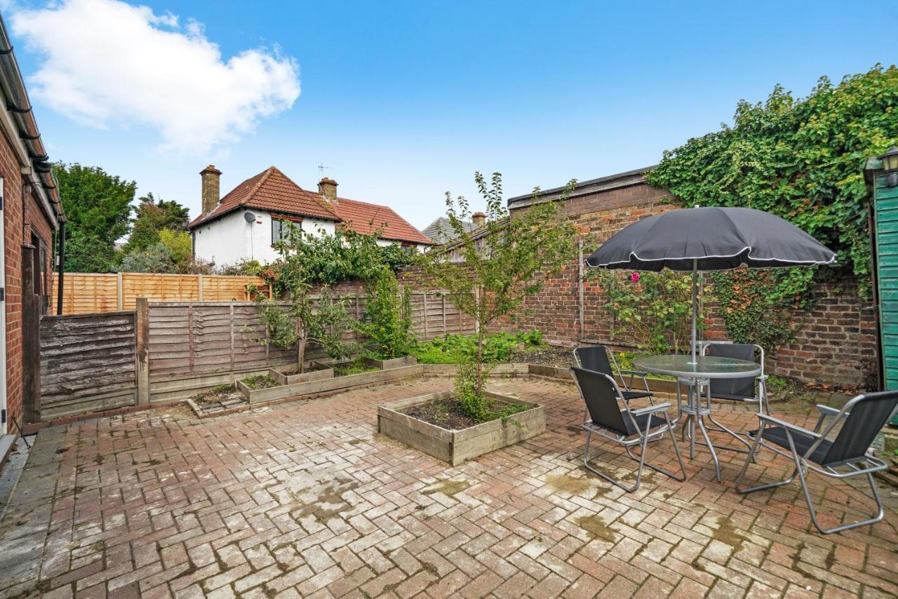 Cosy Heathrow Studios - Parking - Garden Лондон Екстериор снимка