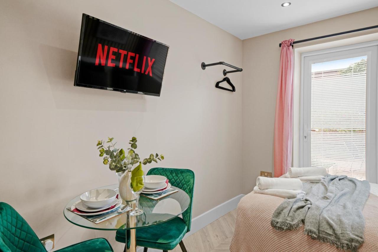 Cosy Heathrow Studios - Parking - Garden Лондон Екстериор снимка