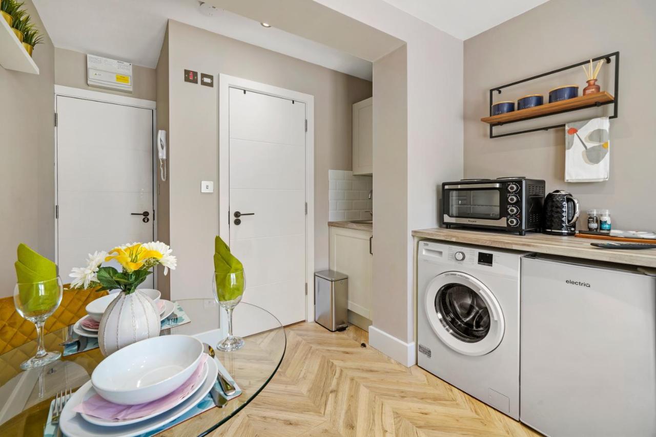 Cosy Heathrow Studios - Parking - Garden Лондон Екстериор снимка