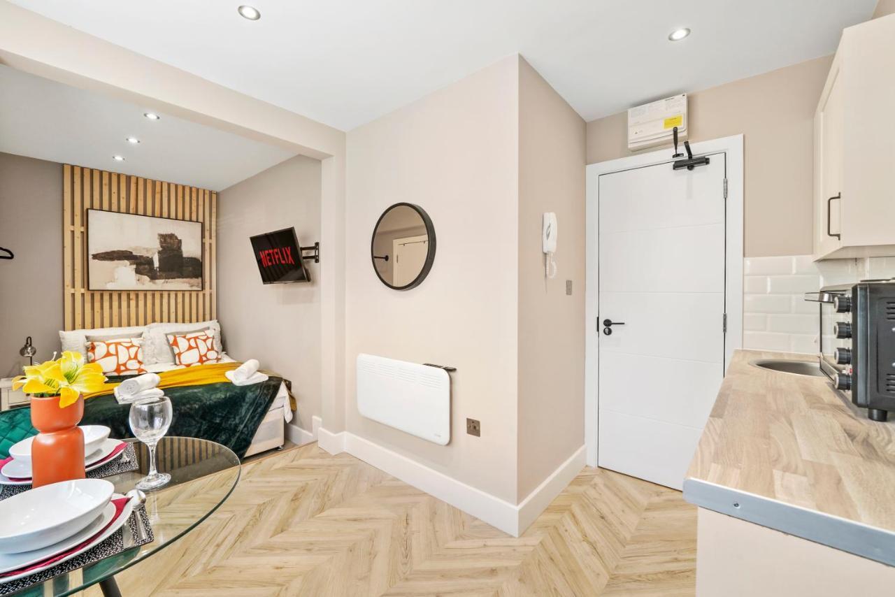 Cosy Heathrow Studios - Parking - Garden Лондон Екстериор снимка