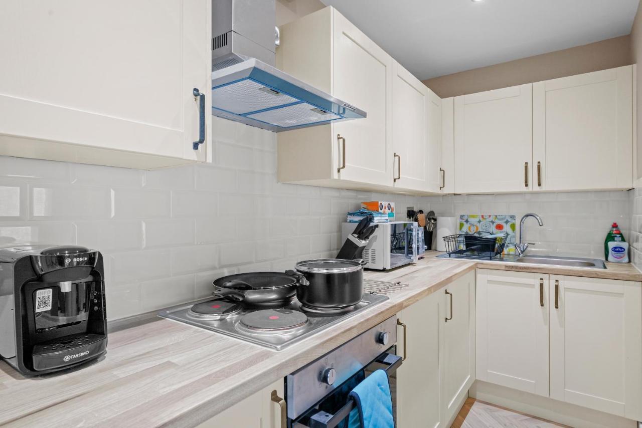 Cosy Heathrow Studios - Parking - Garden Лондон Екстериор снимка