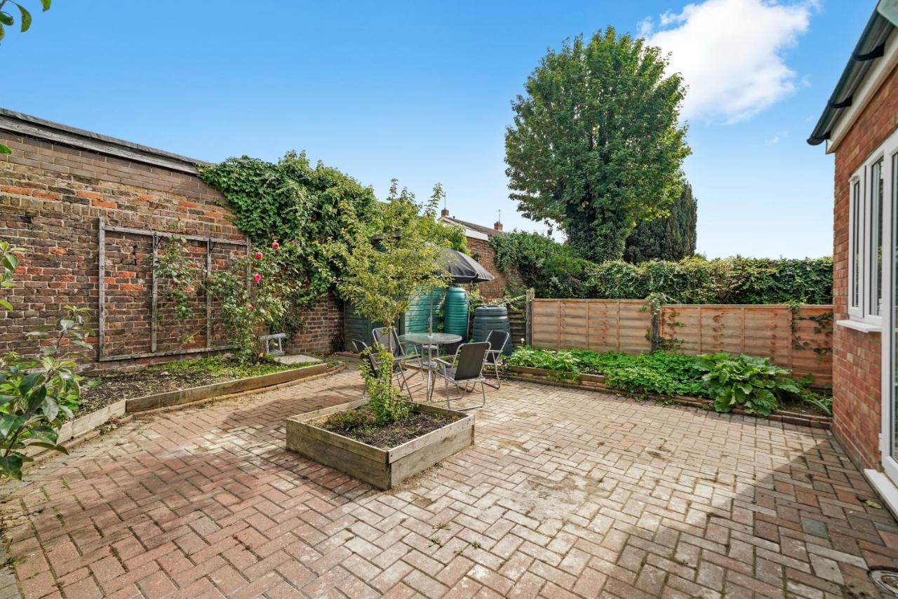 Cosy Heathrow Studios - Parking - Garden Лондон Екстериор снимка