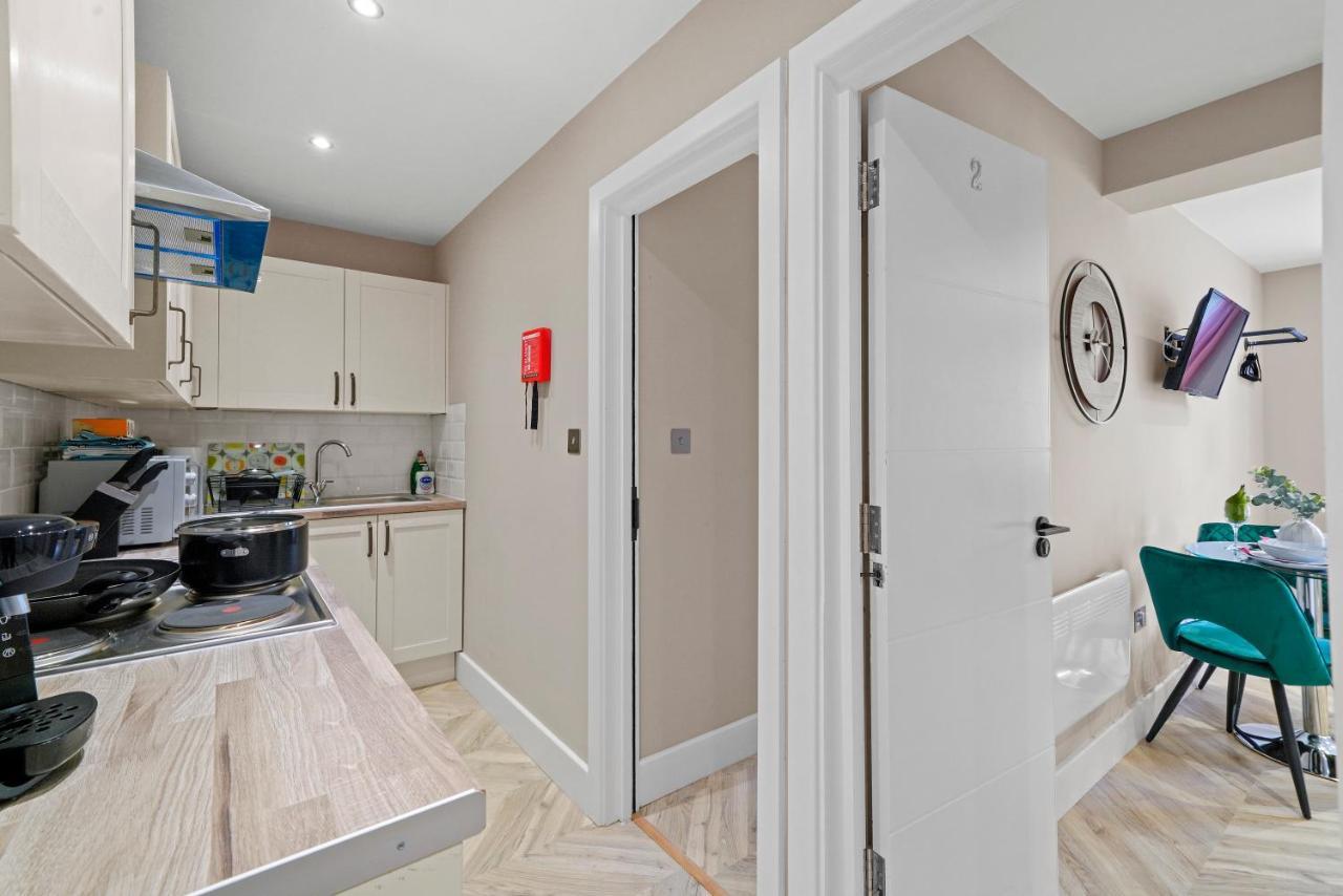 Cosy Heathrow Studios - Parking - Garden Лондон Екстериор снимка