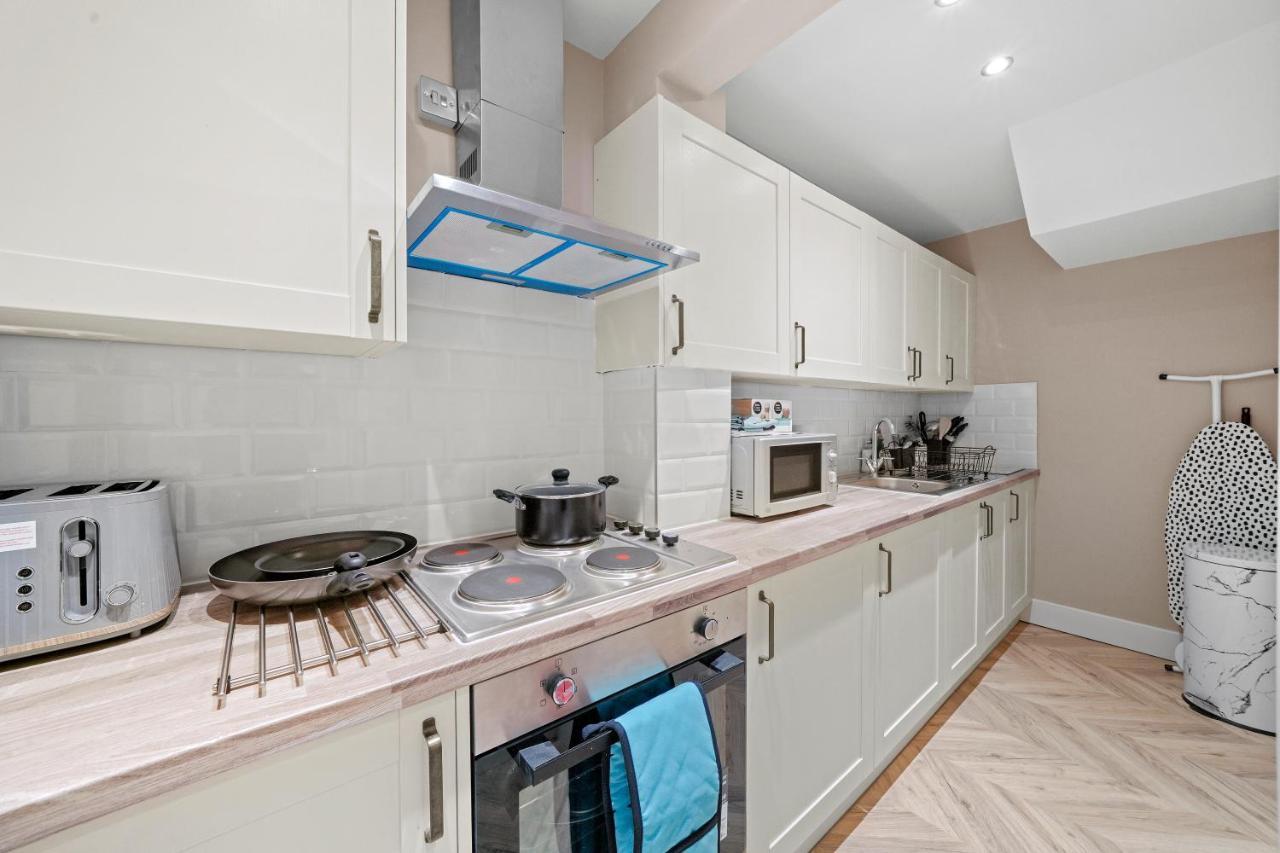 Cosy Heathrow Studios - Parking - Garden Лондон Екстериор снимка