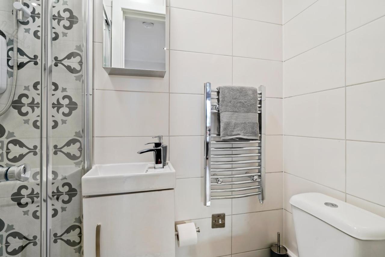 Cosy Heathrow Studios - Parking - Garden Лондон Екстериор снимка