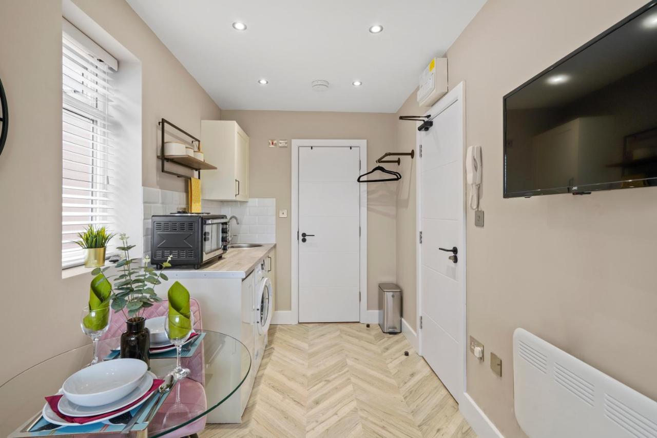Cosy Heathrow Studios - Parking - Garden Лондон Екстериор снимка