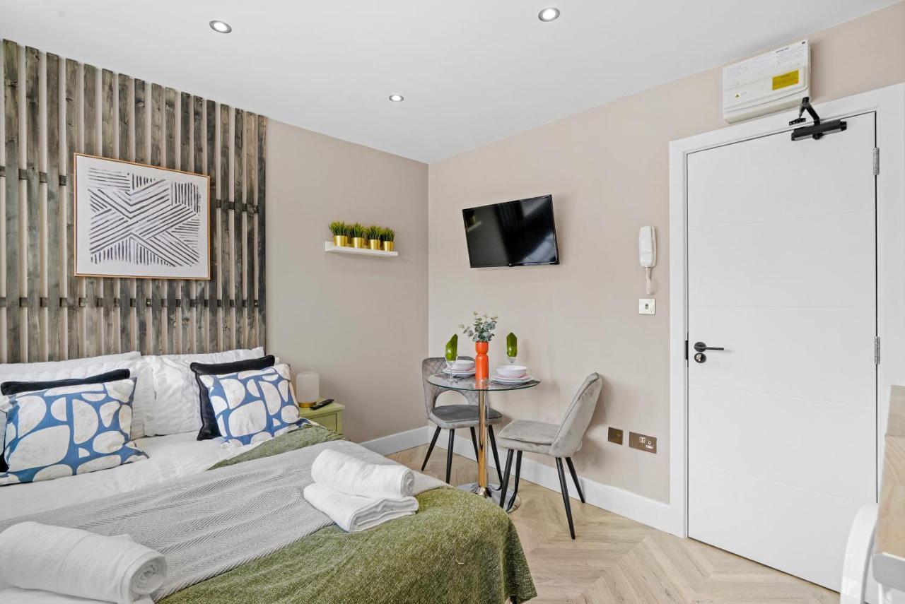 Cosy Heathrow Studios - Parking - Garden Лондон Екстериор снимка