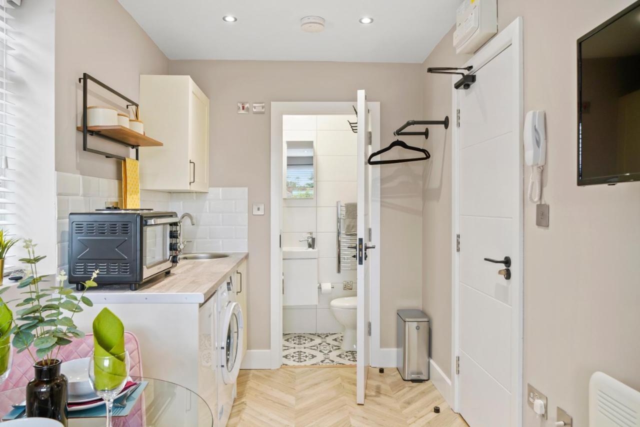 Cosy Heathrow Studios - Parking - Garden Лондон Екстериор снимка